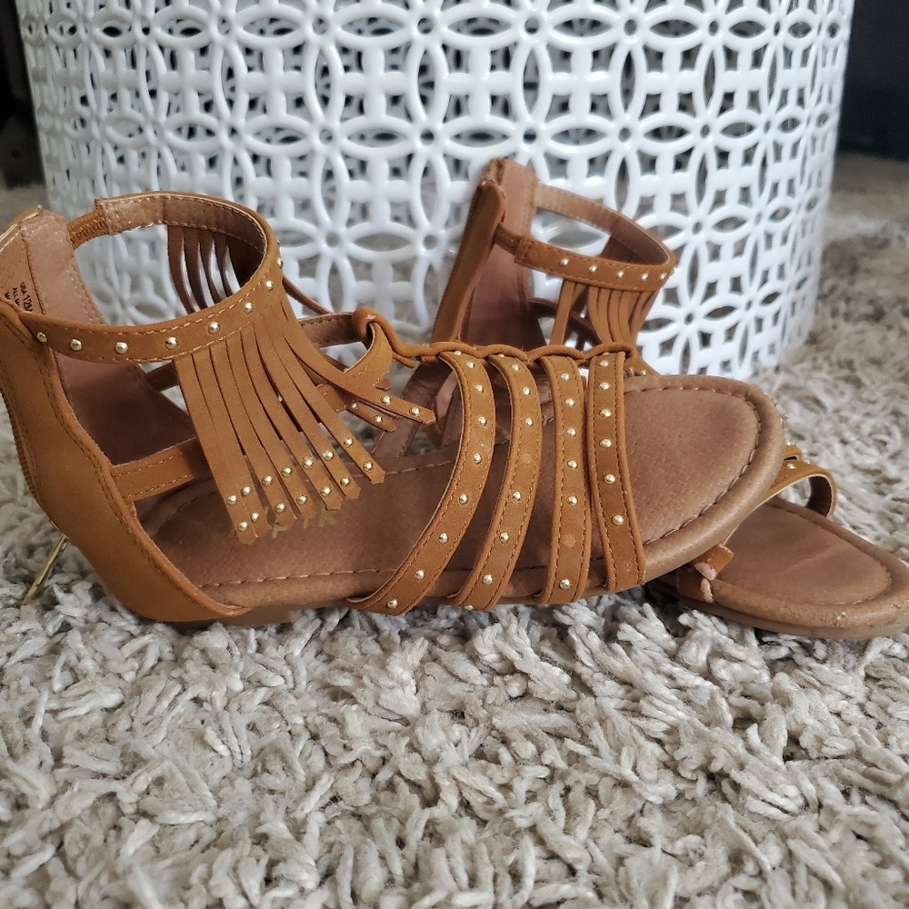 Girls sandals
